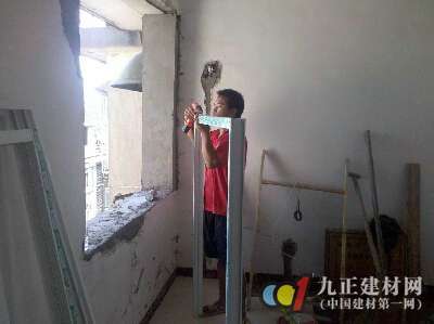 三亚揭秘:清明潮湿季,铝合金门窗防潮技巧